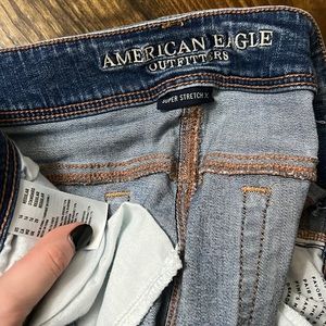 Women’s American Eagle size 16 jeans, never worn.